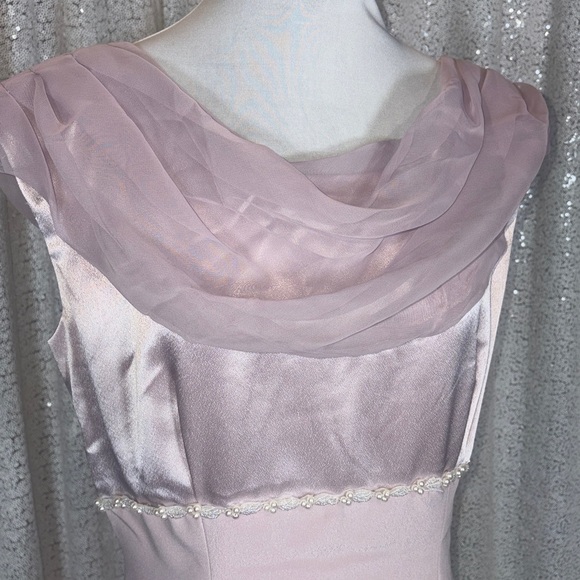 Elegant Lavender Evening Gown - Picture 3 of 4